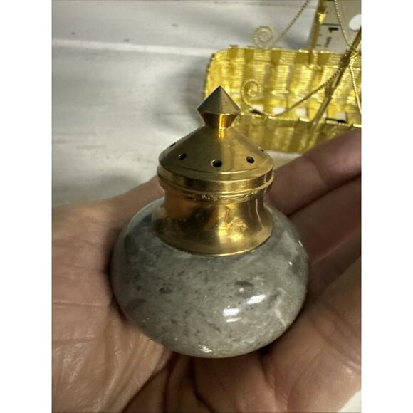 Vtg Salt Pepper Shaker Set Vintage Marble Brass In Gold Hardware Basket - Picture 3 of 5